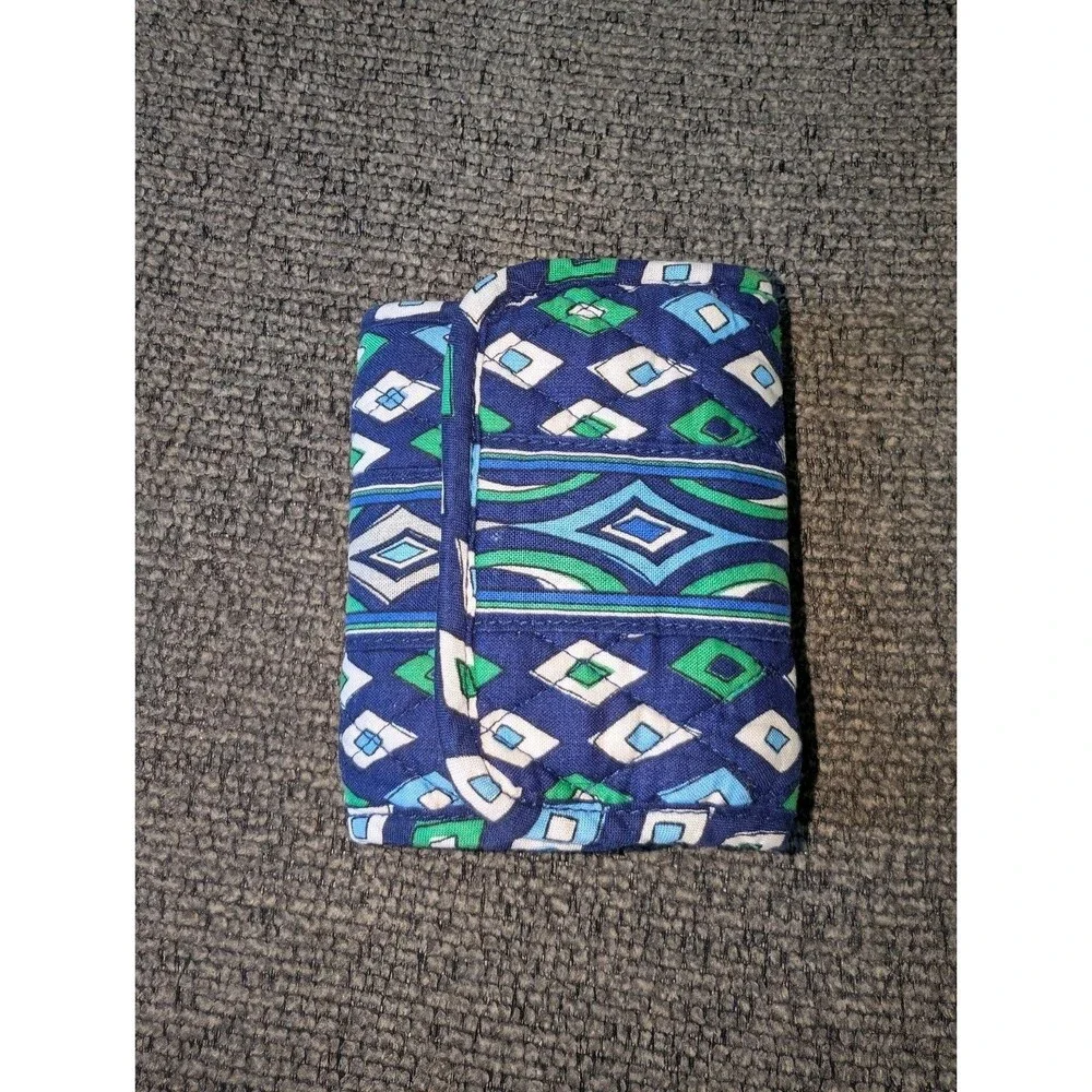 Vera Bradley Quilted Cotton Wallet Bifold Women's Blue Pattern ID Holder - Picture 1 of 5